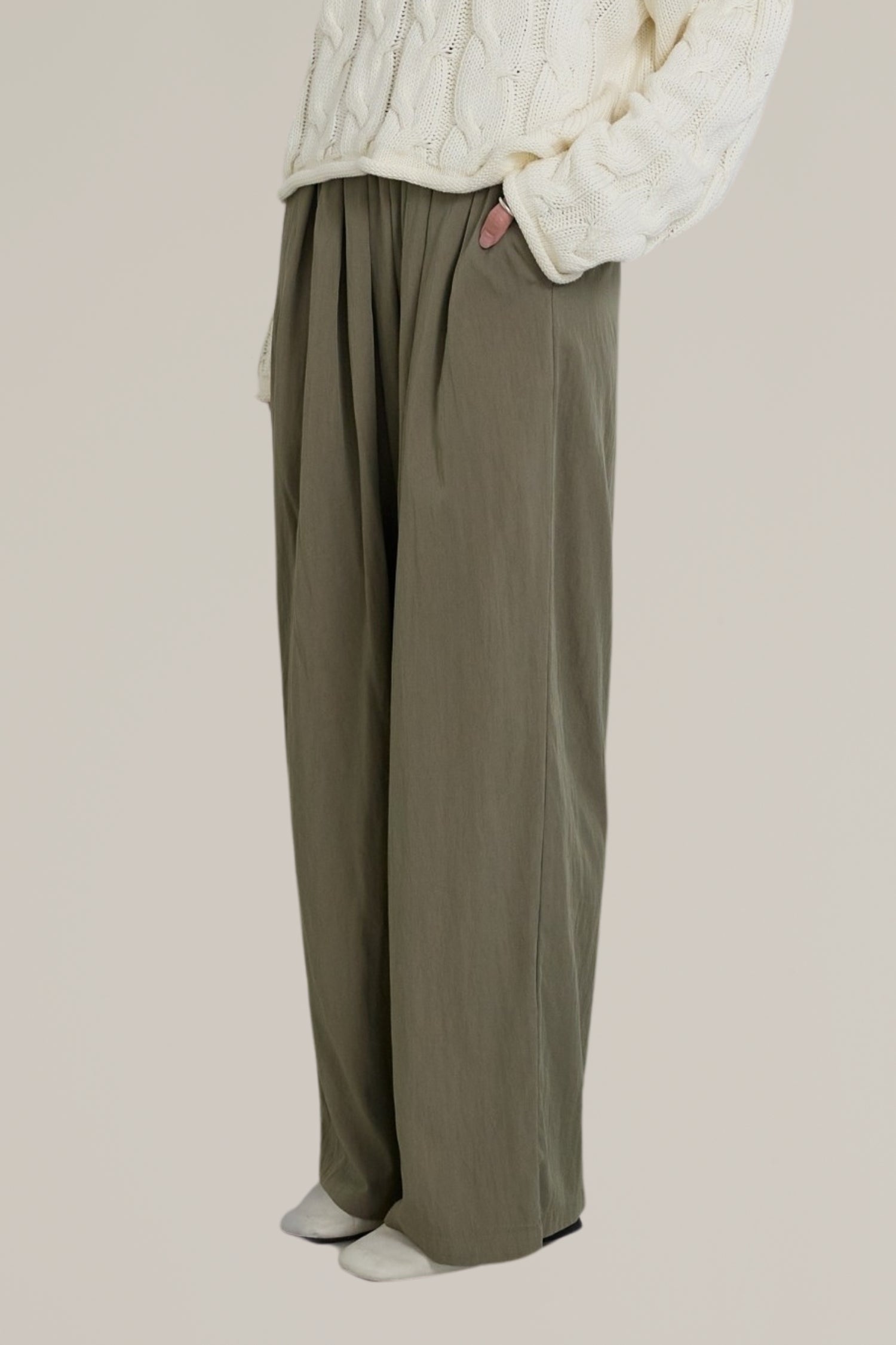 pull-on pleated wide leg pants