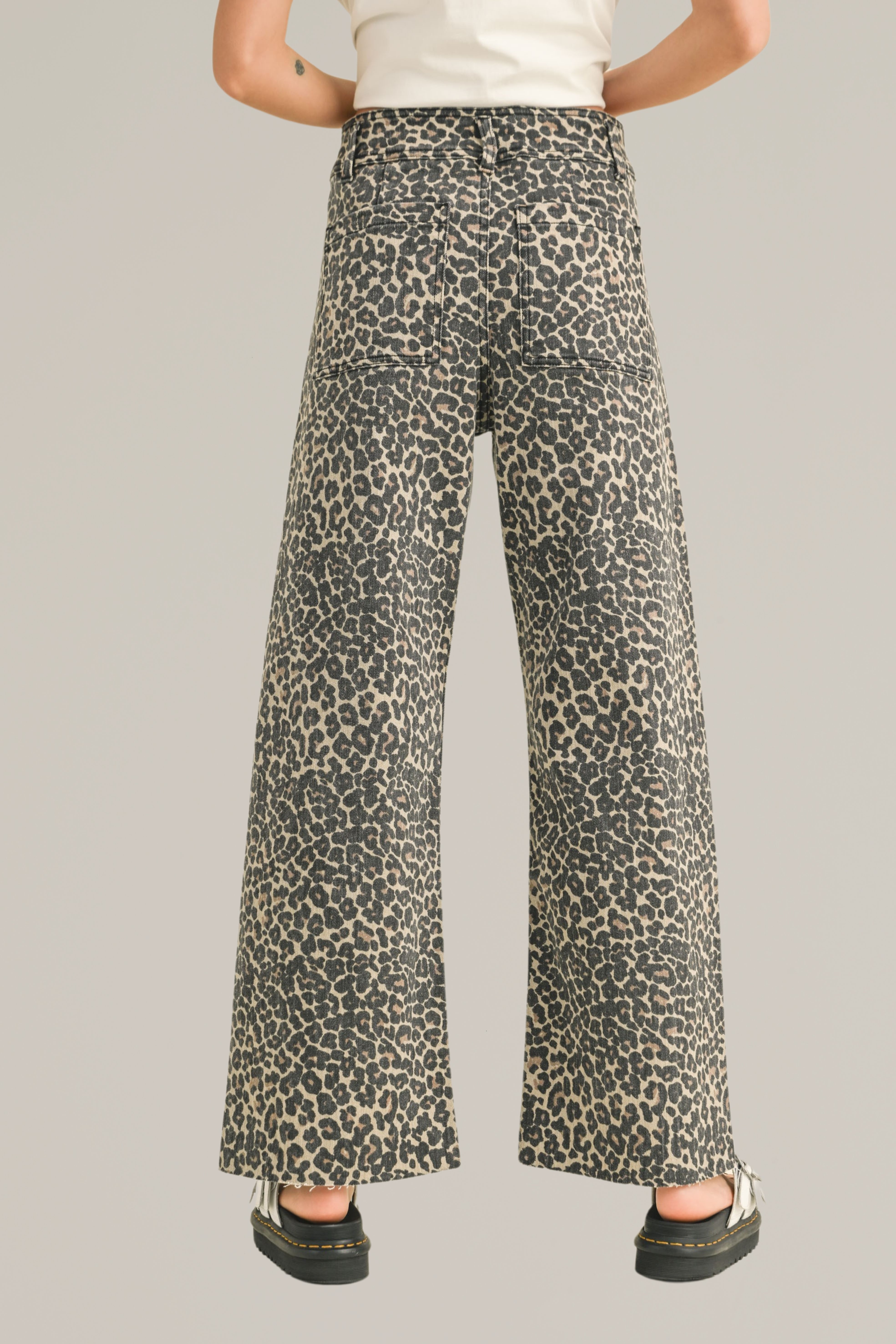 *restocked* leopard wide leg cut off denim